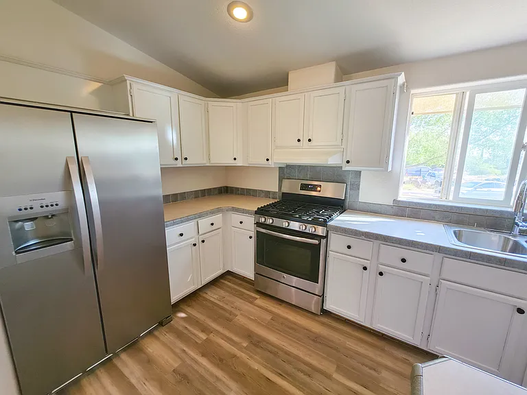 25120 Charina Rd — Photo 10