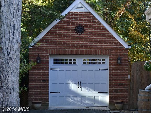 4th image of 133 S Aberdeen St