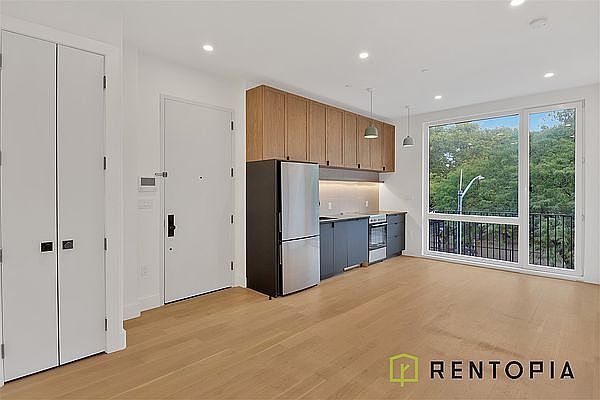 1st image of 426 Tompkins Ave APT 5A