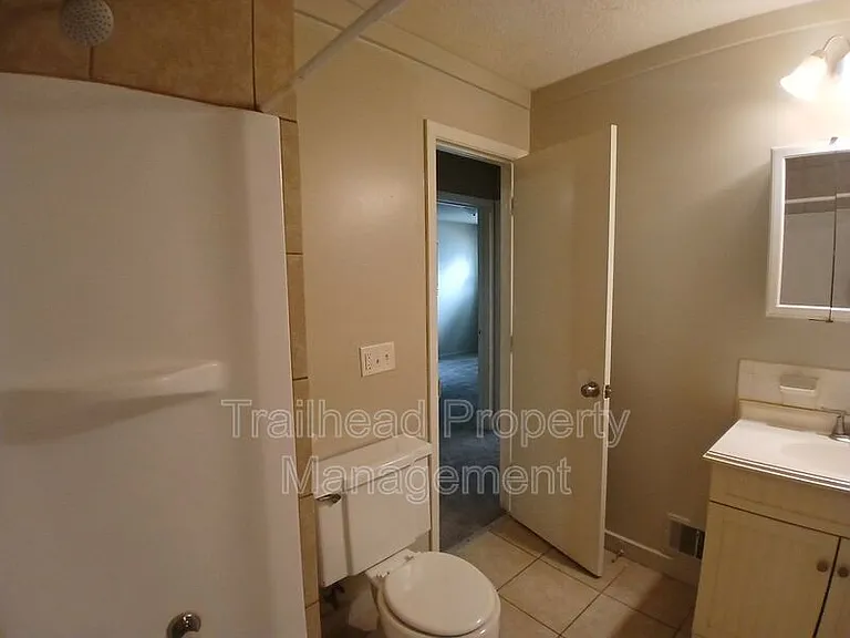 3325 S Oxford Ave #A — Photo 8