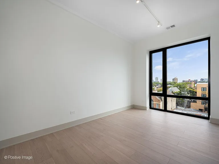 3202 N Racine Ave #205 — Photo 12