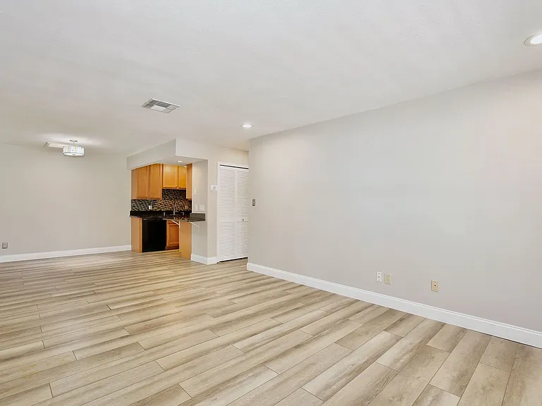 2942 Plaza Terrace Dr — Photo 4