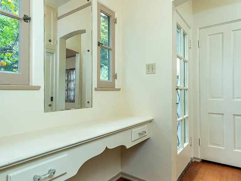 908 Burchett St — Photo 24