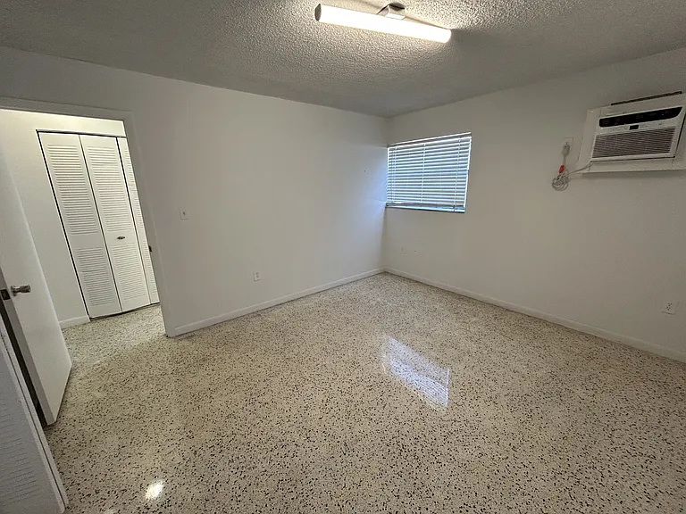 142 SW 18th Ave #20 — Photo 9