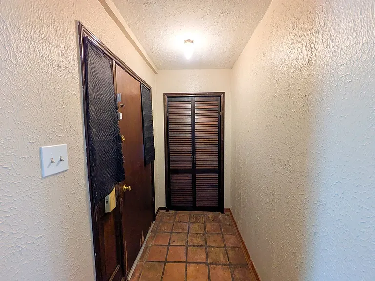 770 Peyton Dr — Photo 2