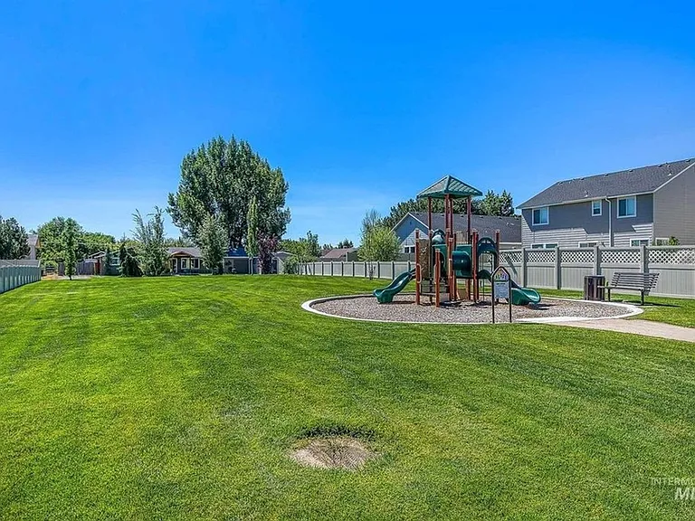 733 S Flintstone Ave — Photo 31