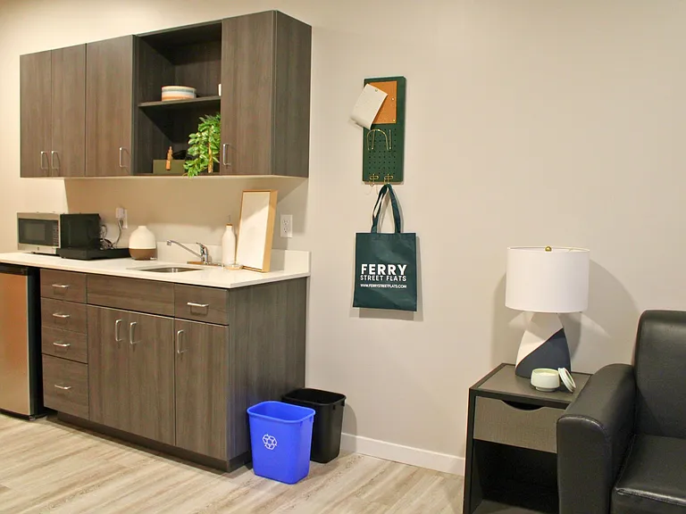 Ferry Street Flats - Modern Studios and Lofted units right by campus! — Photo 13