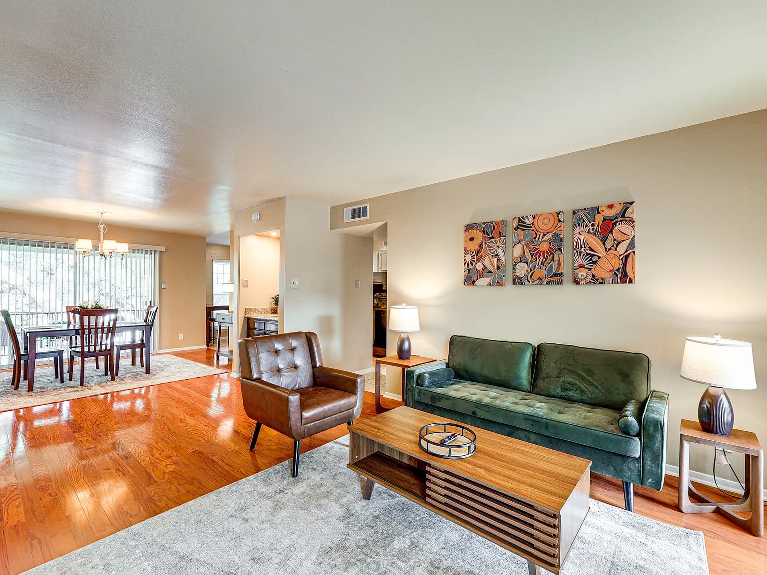 3 bed, 1317 sqft, $2,400 — Photo 2