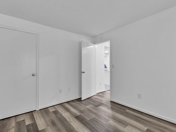 3rd image of 15 Cardinal Dr #15