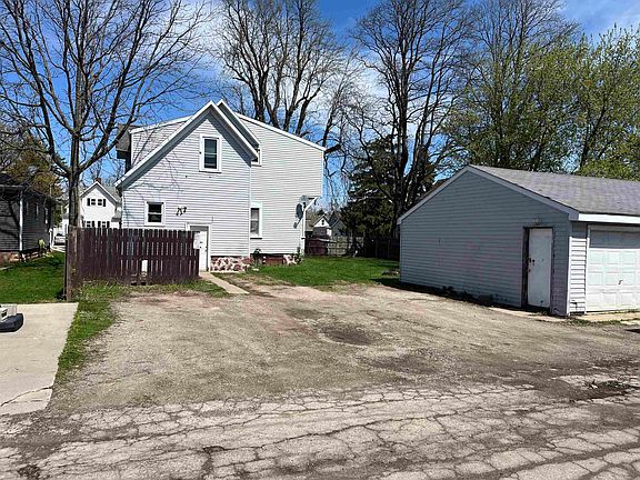 3rd image of 715 W Elsie St