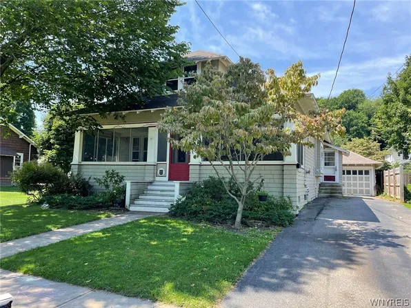 1 Oliver Pl, Silver Creek, NY 14136