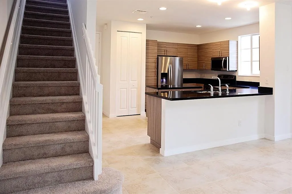 3 bed, 1500 sqft, $2,899 — Photo 2