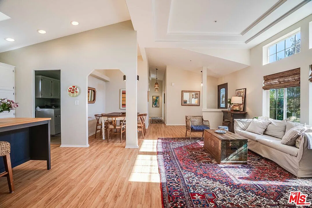 4 bed, 3.0 bath, 1739 sqft, $5,500 — Photo 3