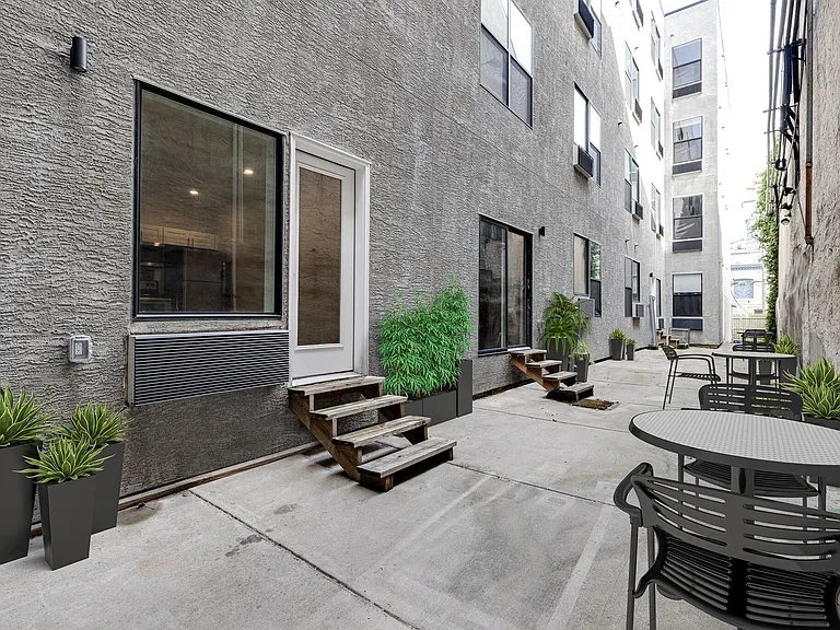 Fairmount Square — Photo 27