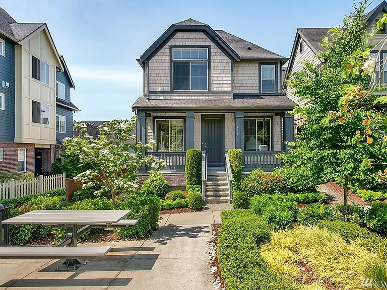 373 NE Eagle Way — Photo 3
