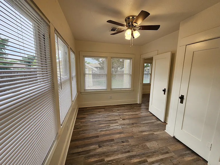 401 N Cherry St — Photo 48