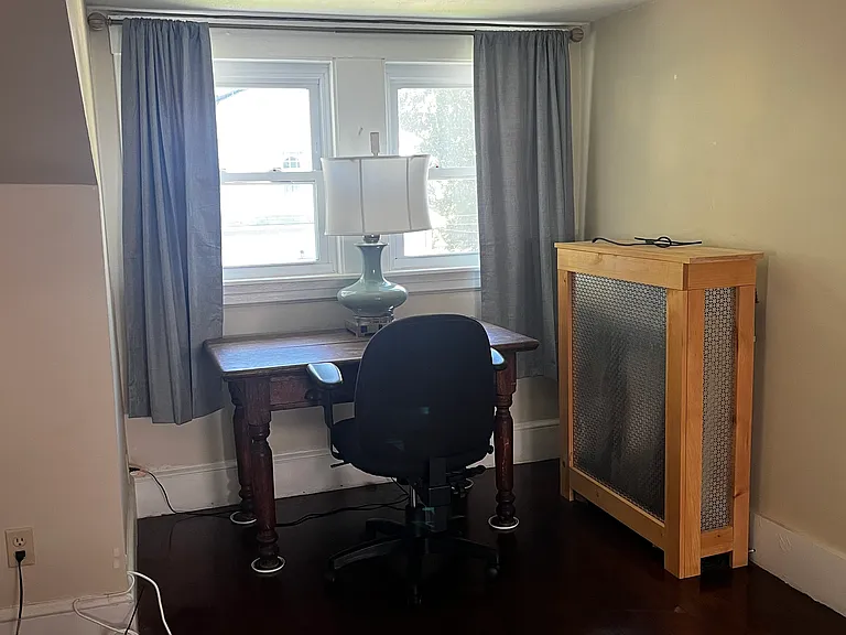 Home office Desk area in spacious eave