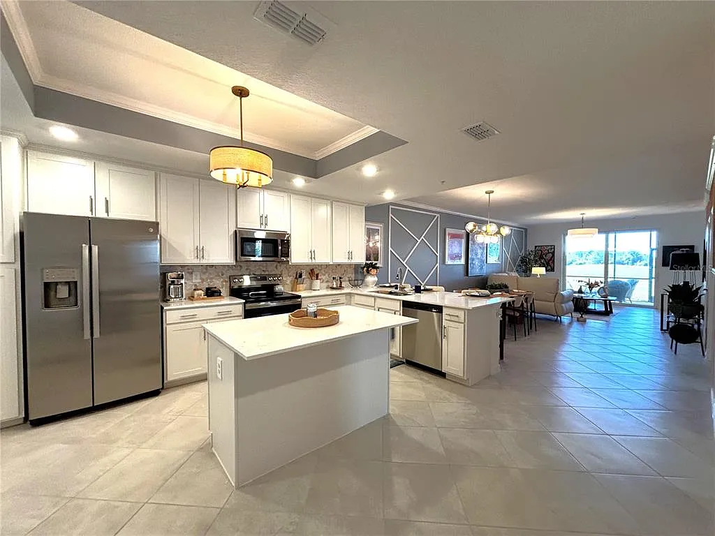 2 bed, 2.0 bath, 1366 sqft, $6,500 — Photo 4