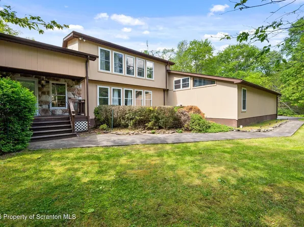 58 Bender Rd, Gouldsboro, PA 18424