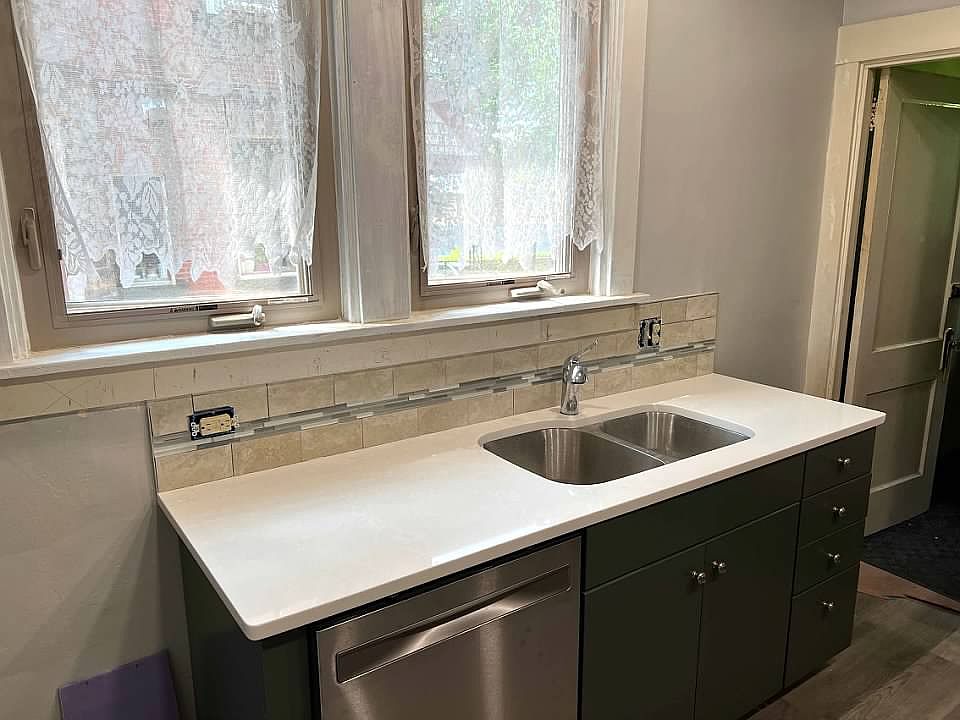 Kitchen with dishwasher