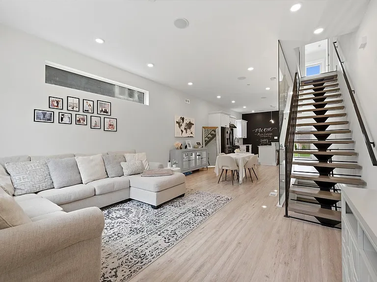 101 E Phil Ellena St — Photo 1