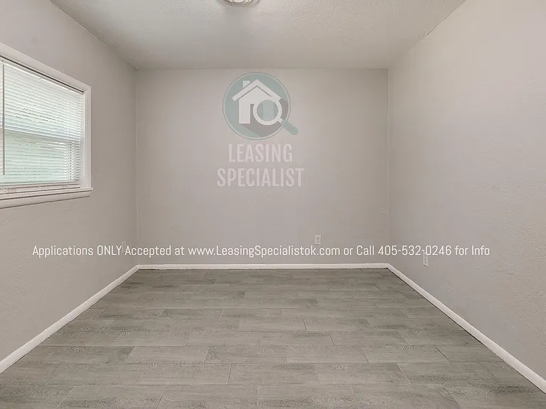 1025 Parsons St — Photo 15