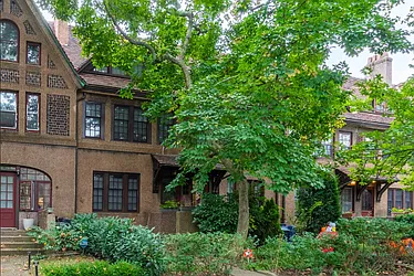 42 Slocum Crescent in Forest Hills