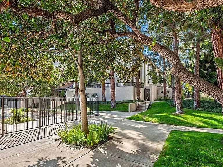 8600 Tuscany Ave #424 — Photo 33