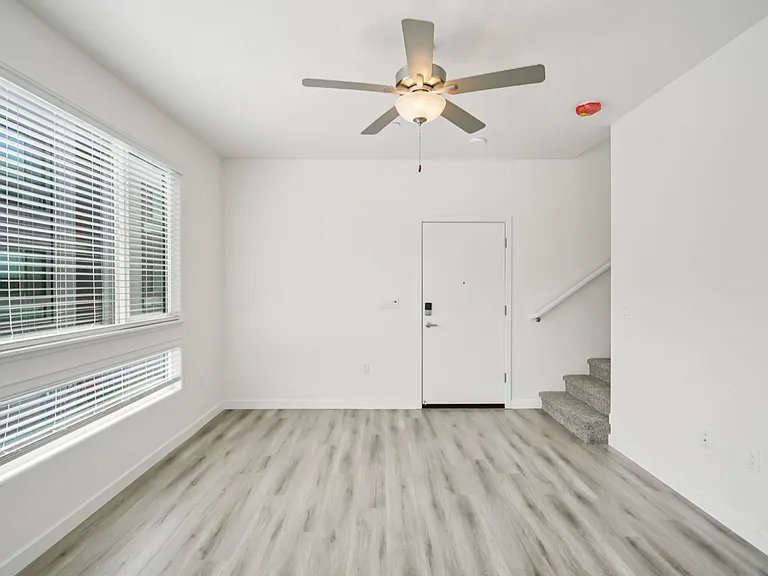 T20 Lofts — Photo 62