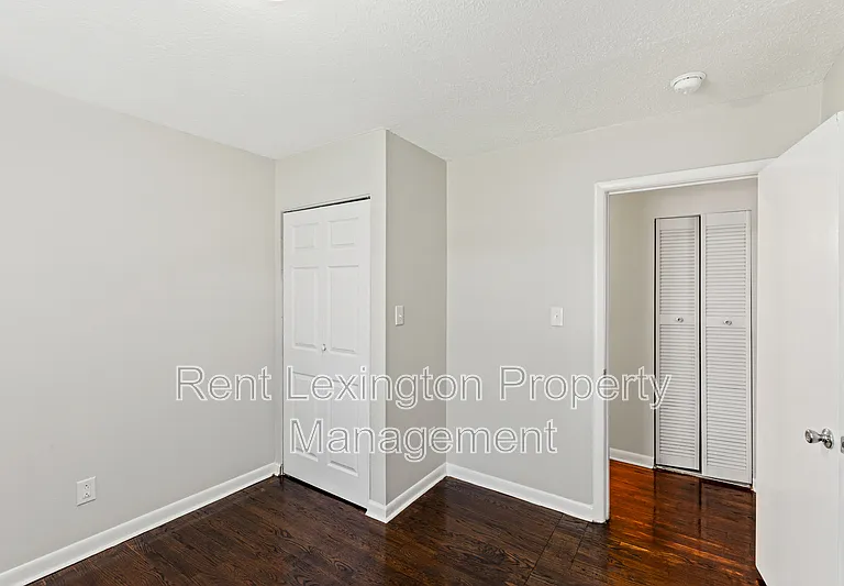 604 Hi Crest Dr — Photo 16