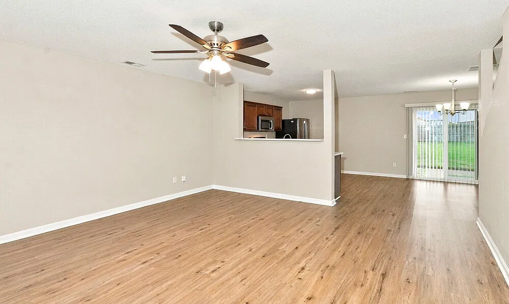3 bed, 2.5 bath, 2042 sqft, $1,890 — Photo 4
