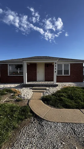 9225 E US Highway 136 Photo 1
