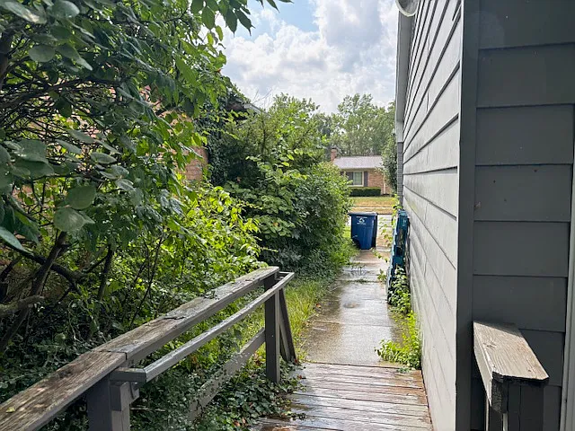 Independent Side Entrance to the Rear of the house