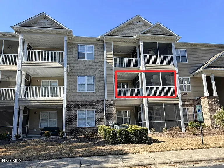 221 Woodlands Way #16 — Photo 1