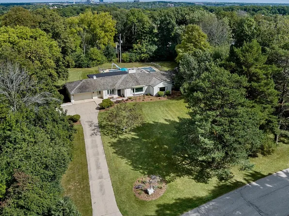 1010 Madera CIRCLE, Elm Grove, WI 53122