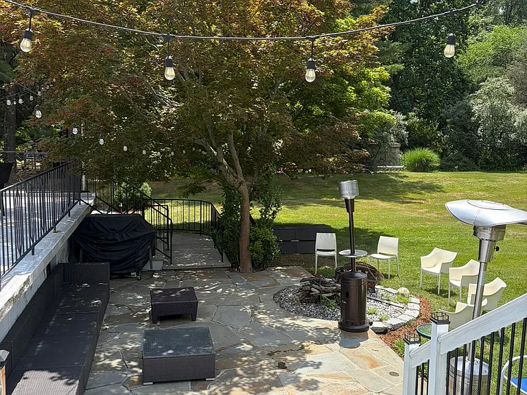 4685 Madison Ave — Photo 10