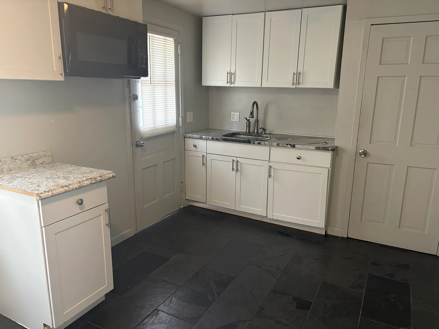 2 bed, 800 sqft, $1,300 — Photo 3