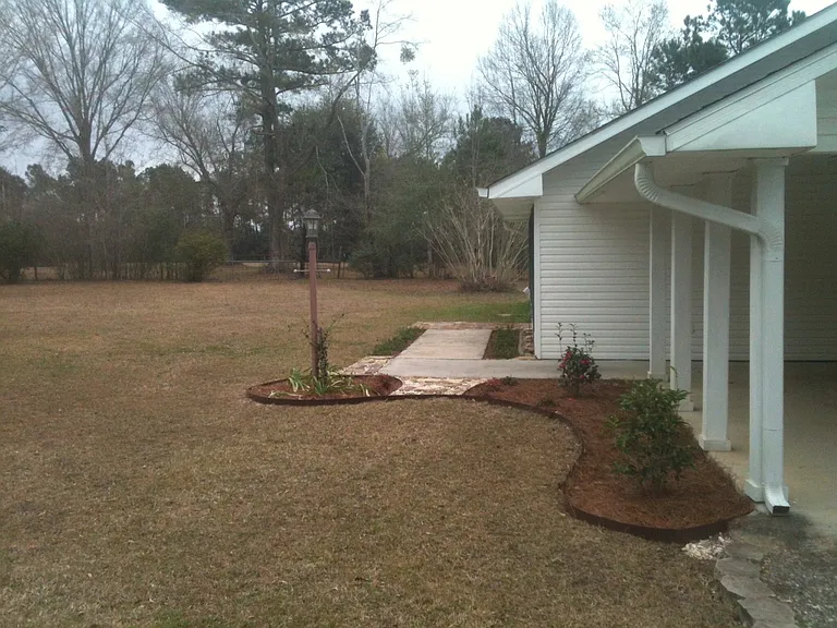 9441 Hidden Acres Rd — Photo 3