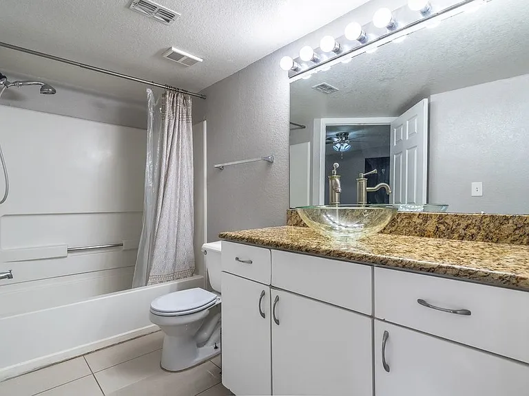5124 Park Central Dr #517 — Photo 17