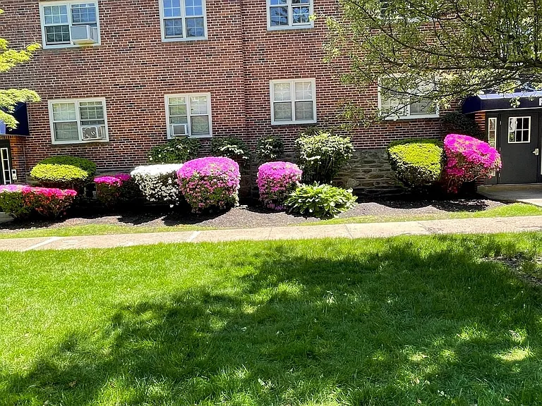 Princeton Gardens — Photo 32