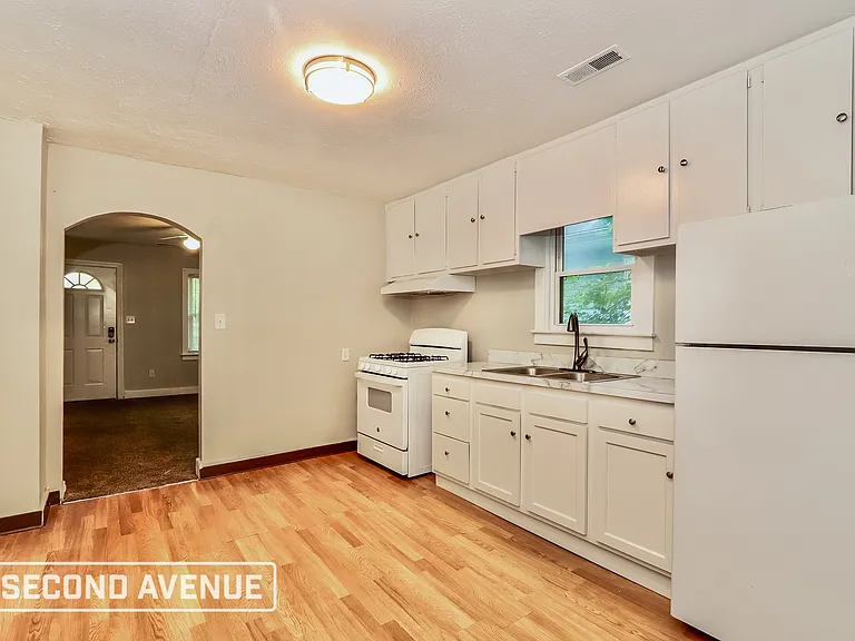 3746 Kahlert Ave — Photo 3