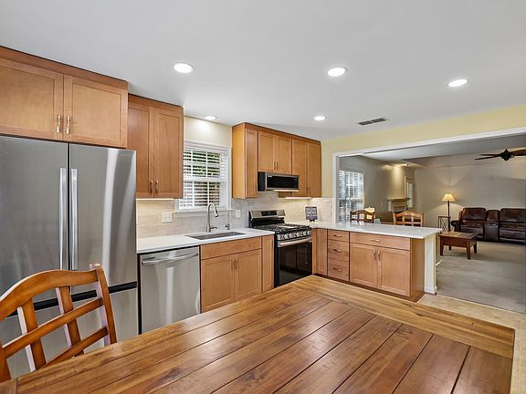 2nd image of 528 Village Green Cir