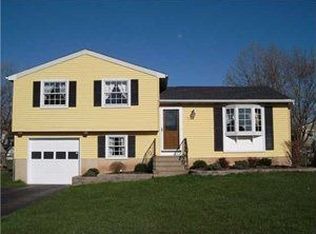 7138 Northview Dr, Lockport, NY 14094
