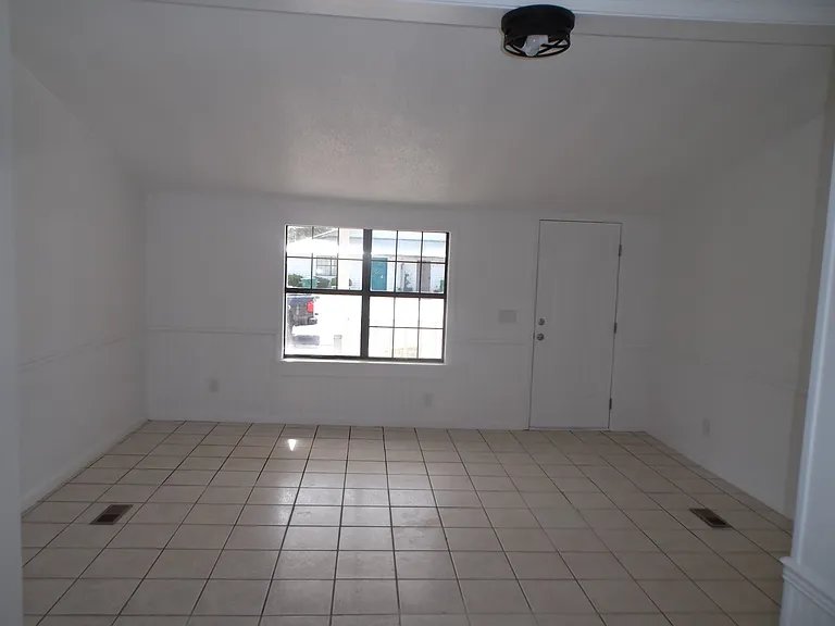 808 Penny Pl — Photo 8