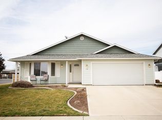 116 S Centennial St, Moxee, WA 98936