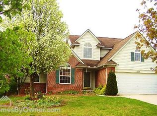 4886 N Ridgeside Cir, Ann Arbor, MI 48105