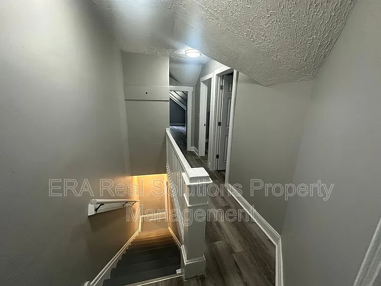 1084 16th Ave — Photo 7