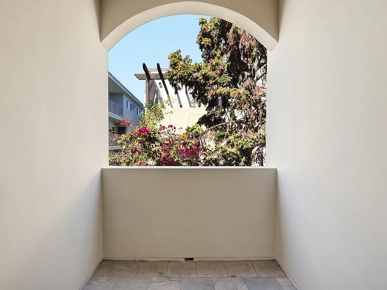 10305 Almayo Ave #404 — Photo 19