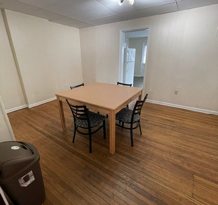 Dining room with four chairs