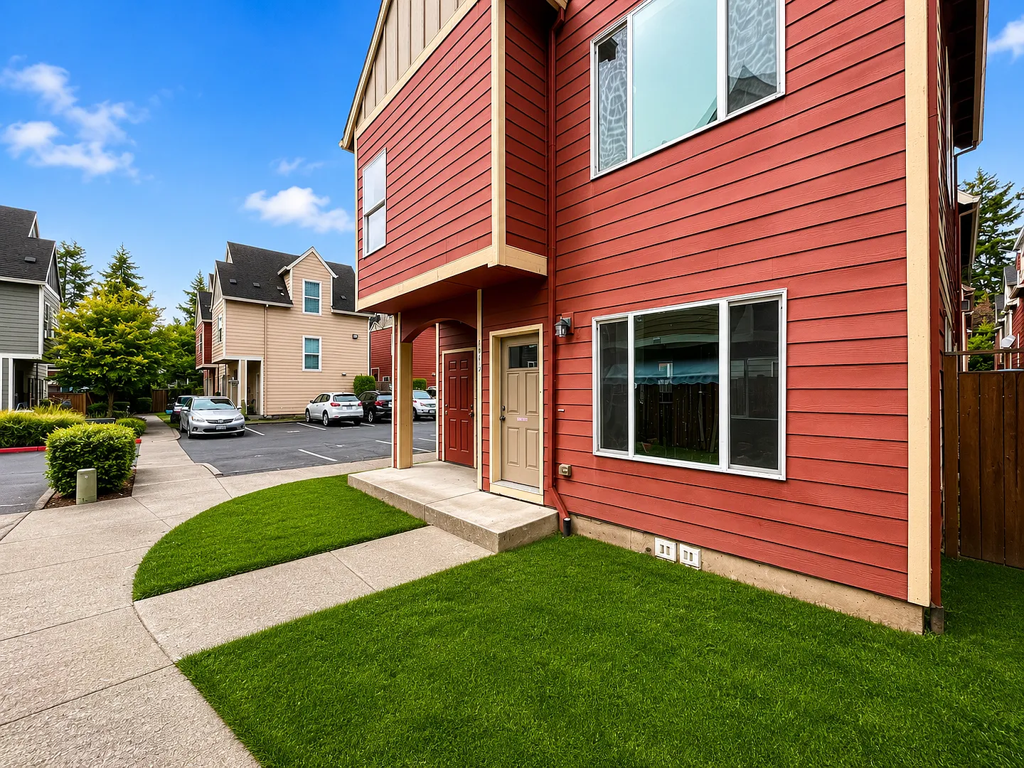 Bright End-Unit Townhouse with a Loft & Covered Patio — Photo 3